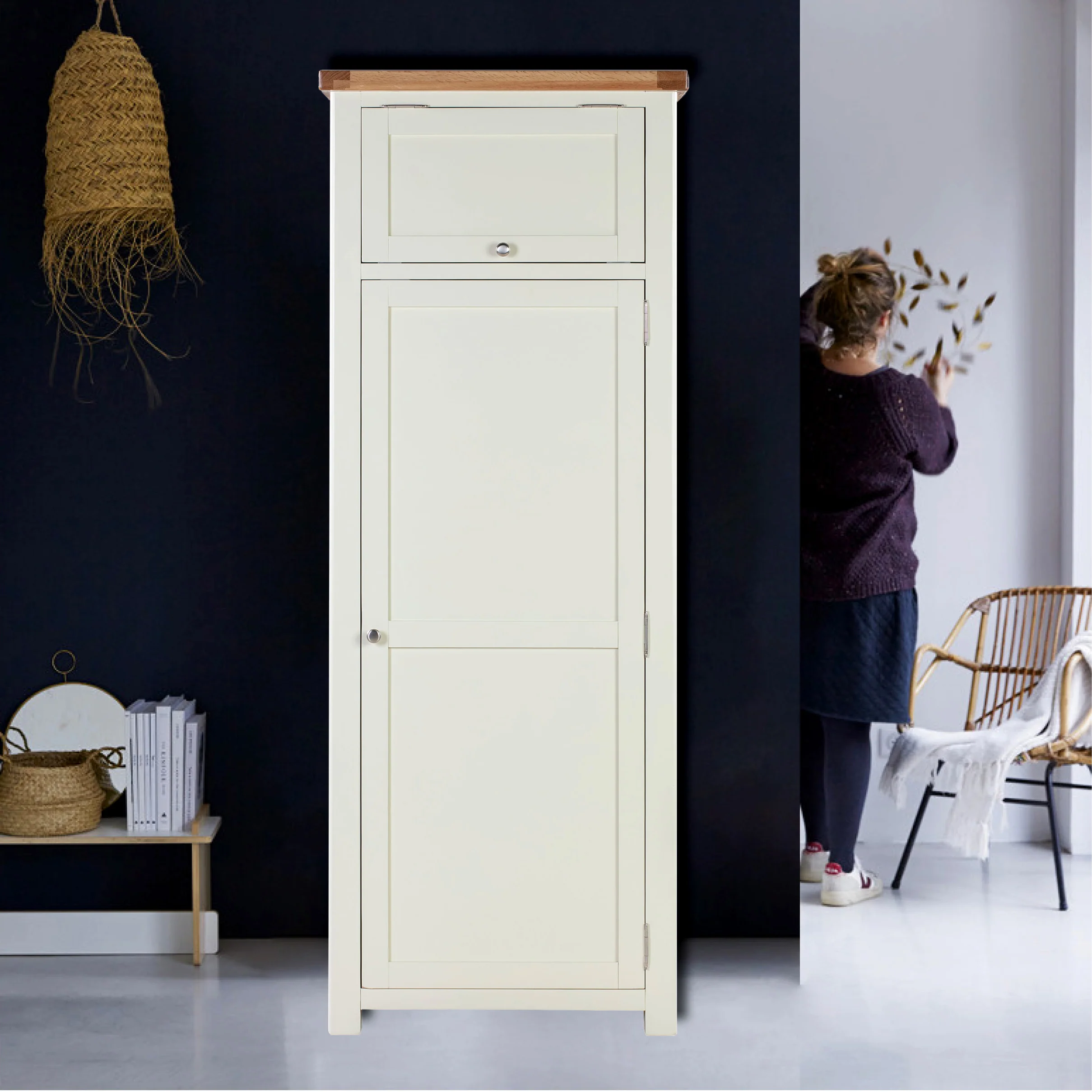 Cambridge Classic Cream Painted Oak Pantry Unit - Image 3