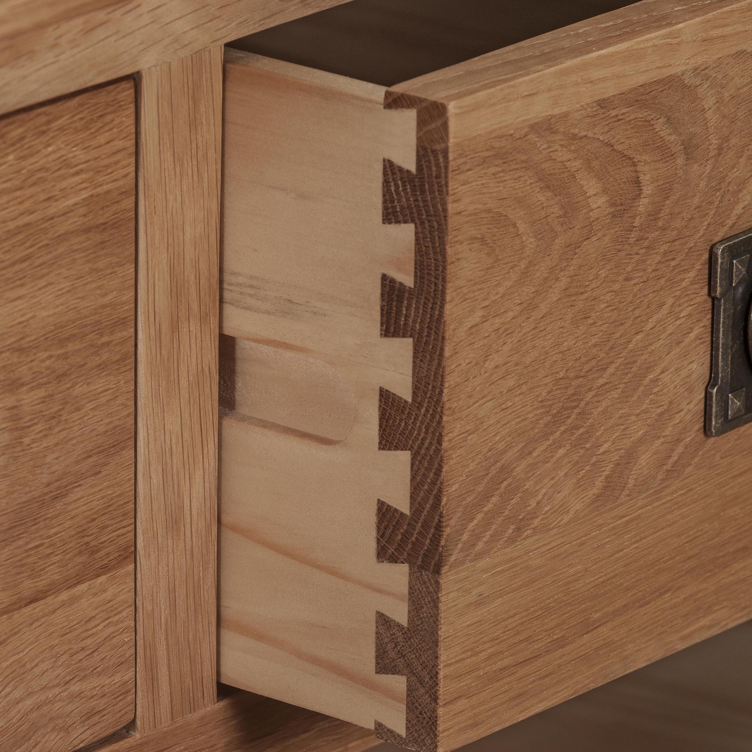 Cambridge Oak 2 Over 3 Chest Of Drawers - Image 8