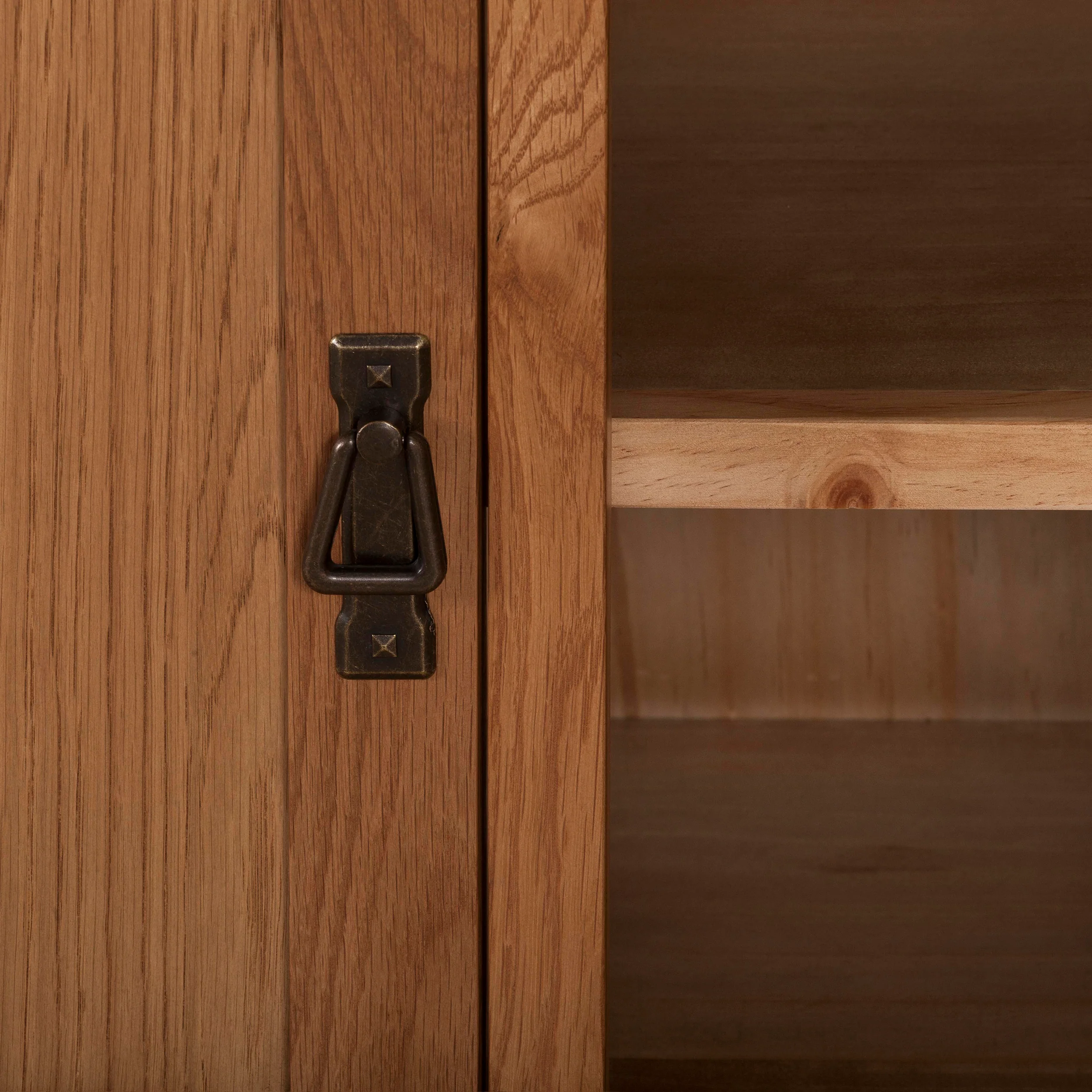 Cambridge Oak 3 Door 3 Drawer Sideboard - Image 7