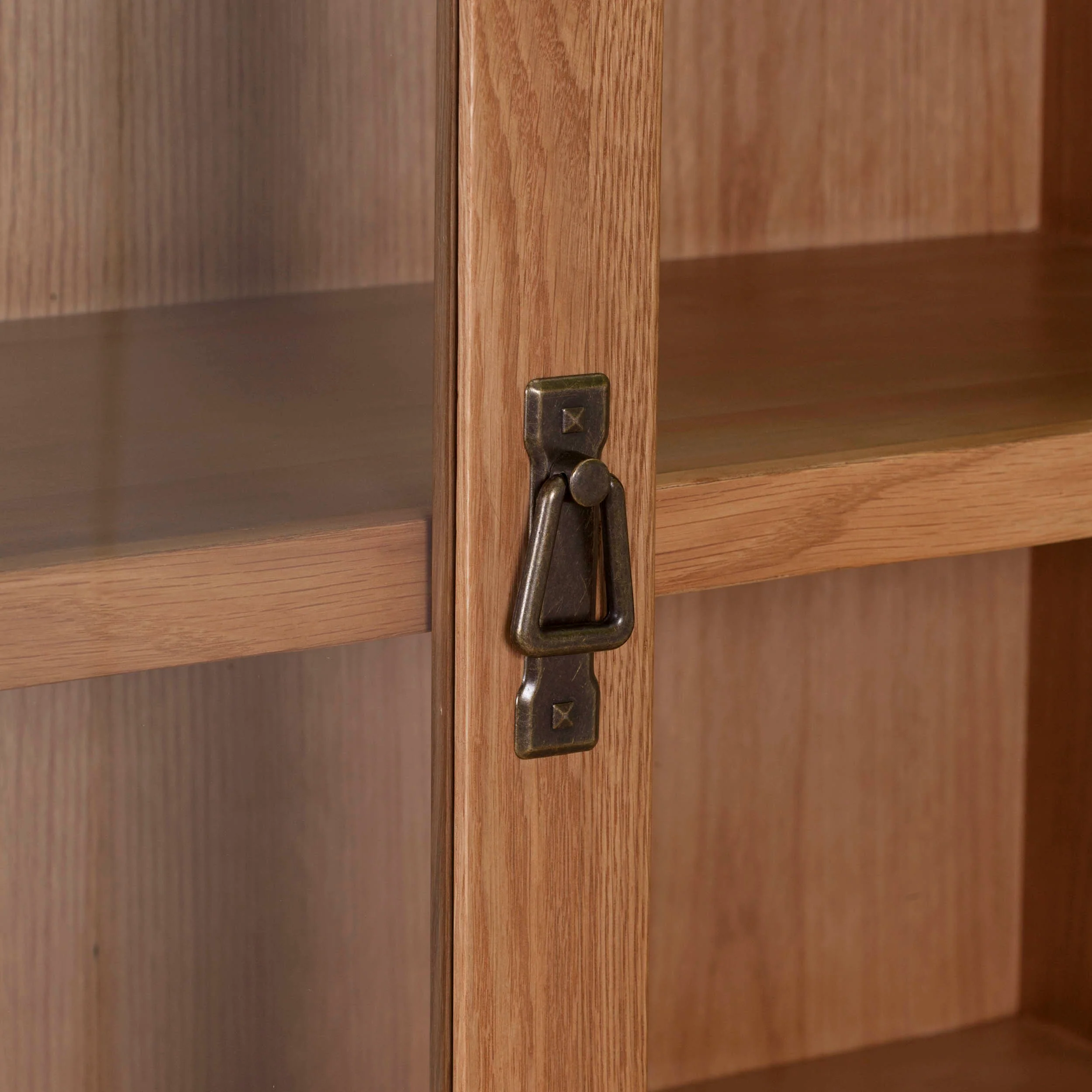 Cambridge Oak Display Cabinet - Image 7