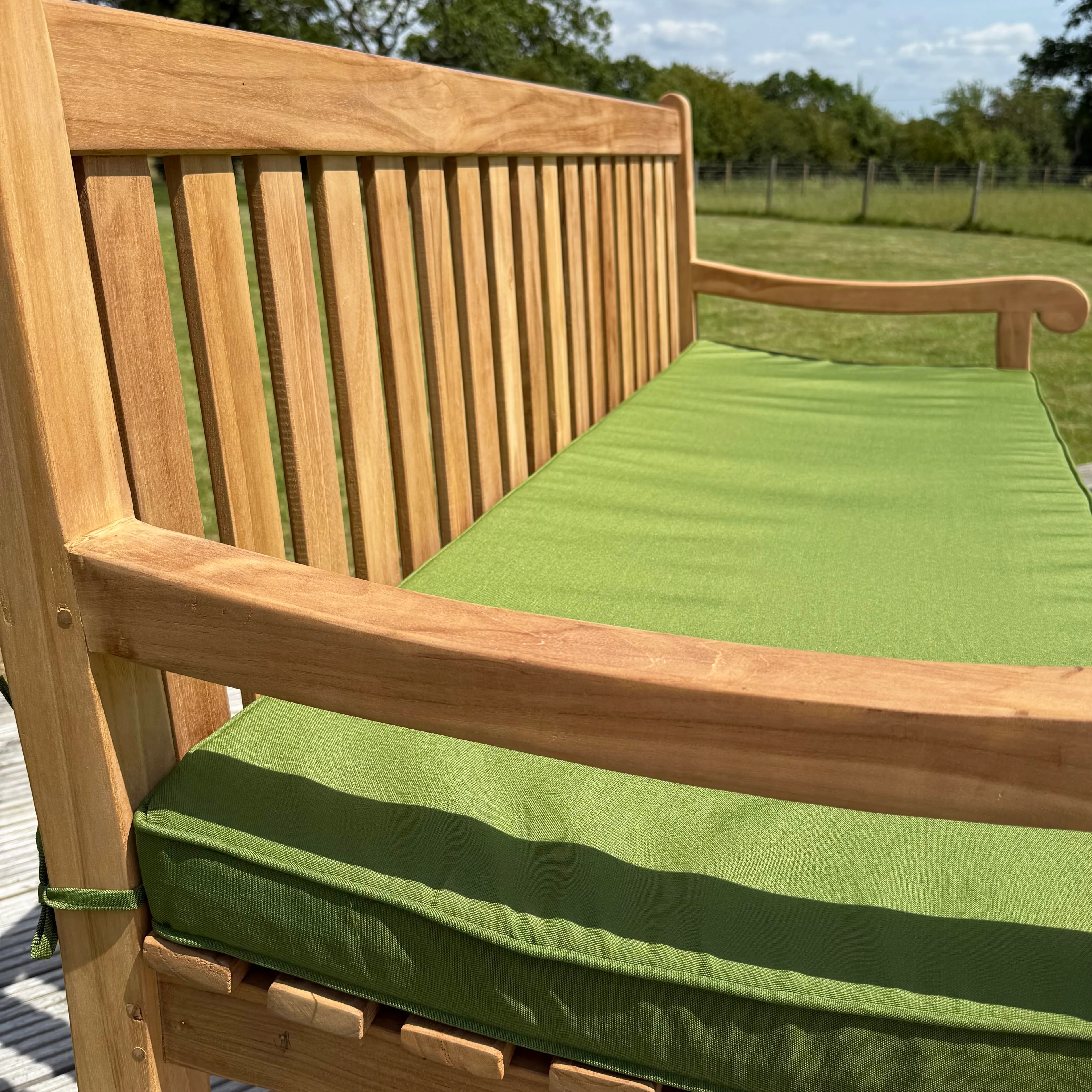 Hampton Large Teak Classic Garden Bench With Cushion - Image 5
