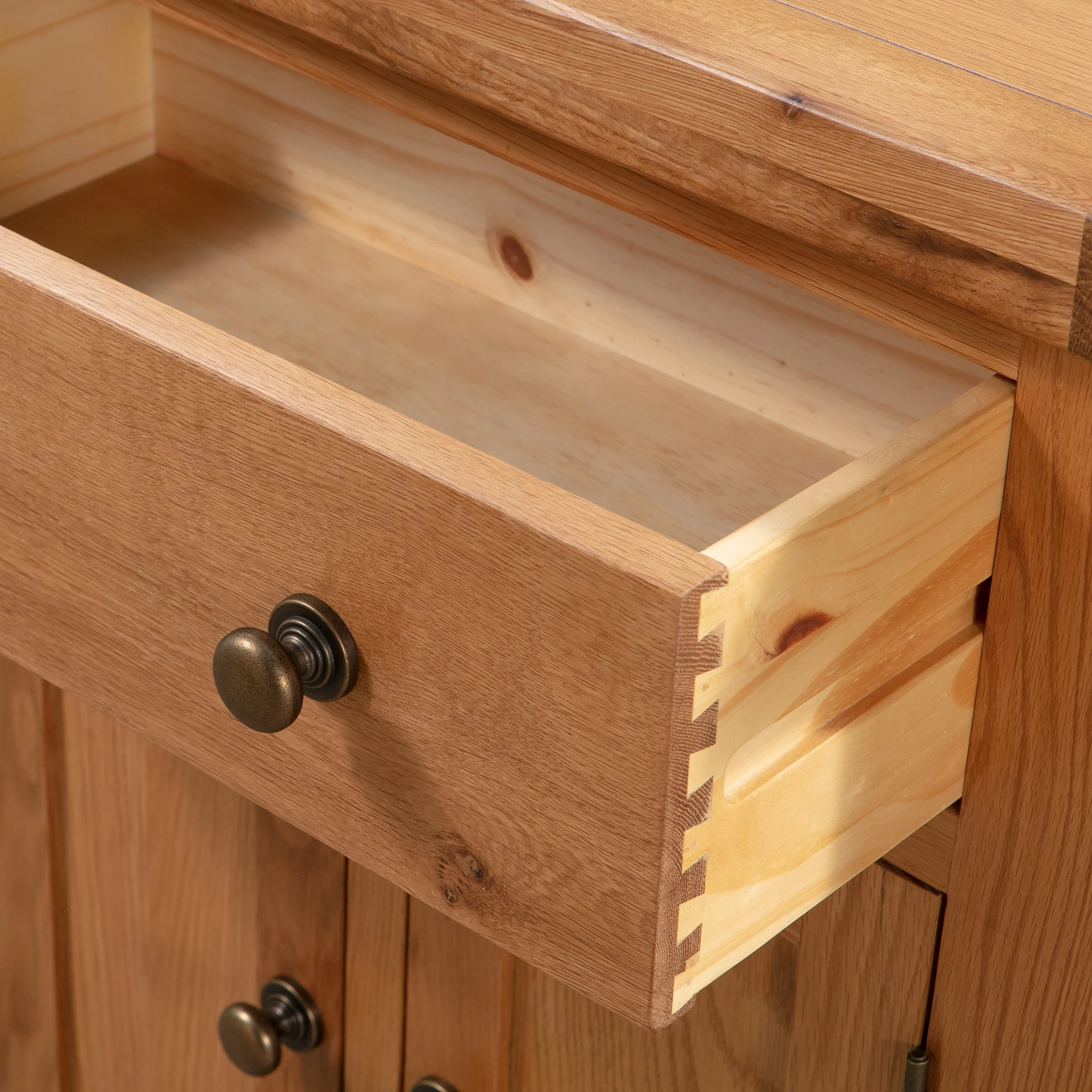 Sussex Oak Small 1 Drawer 2 Door Sideboard - Image 5